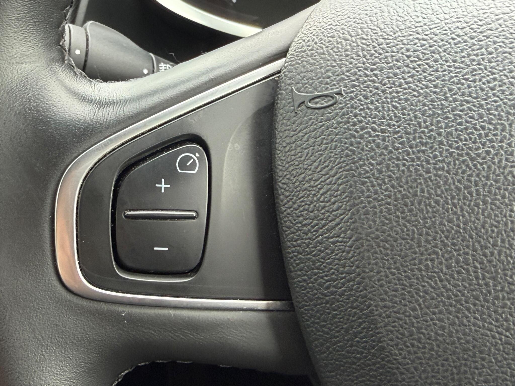 Renault Clio - Image 33