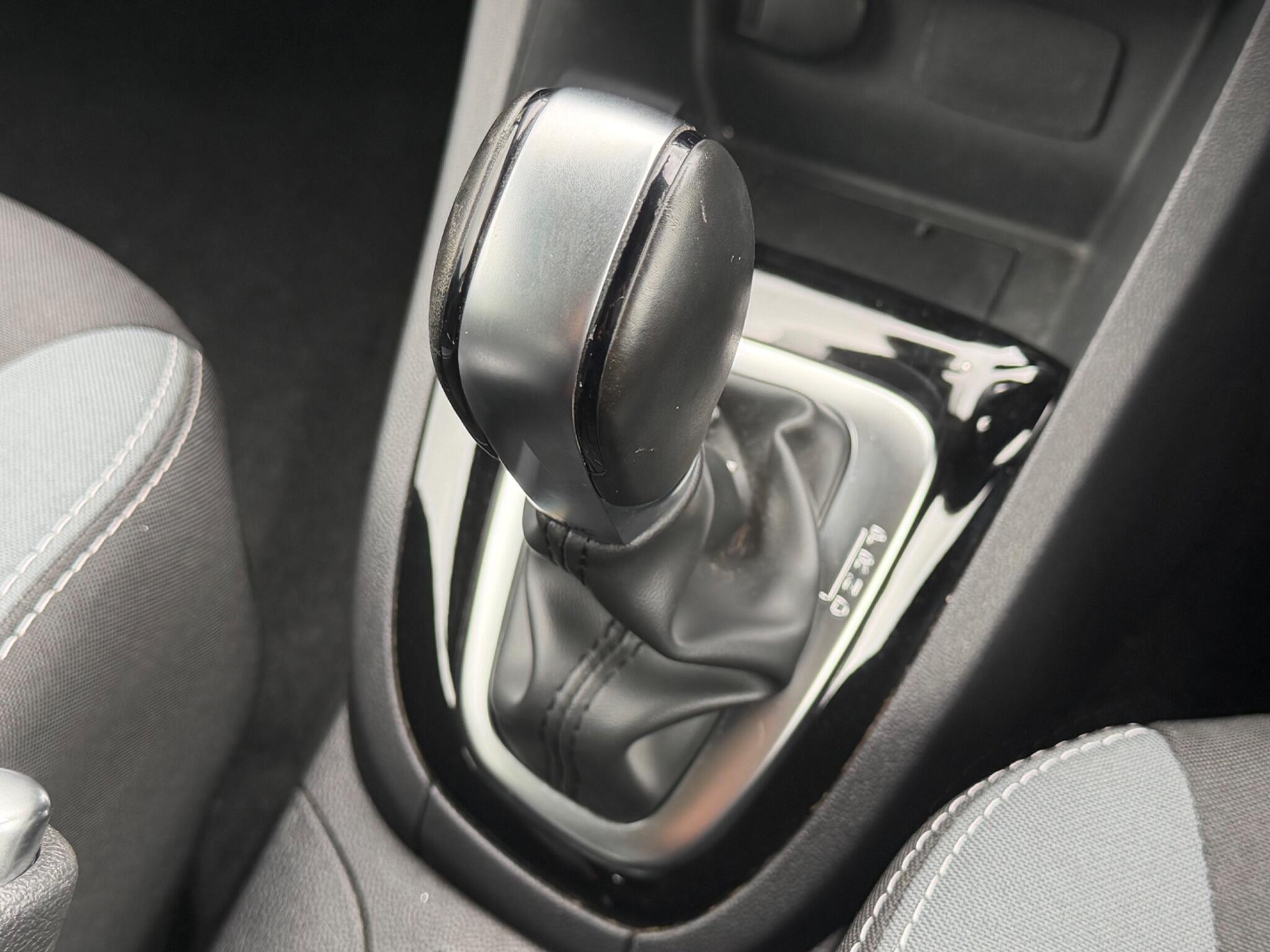 Renault Clio - Image 36
