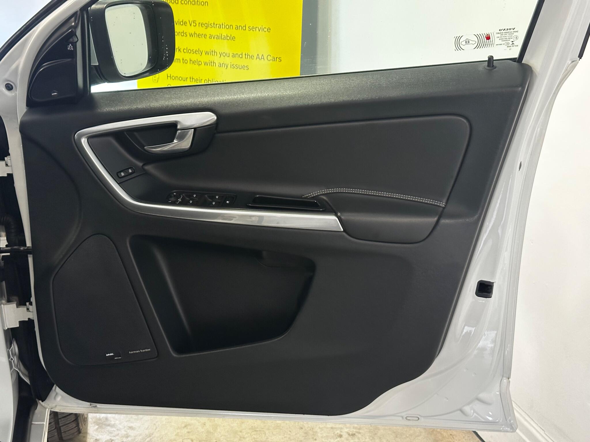 Volvo XC60 - Image 11