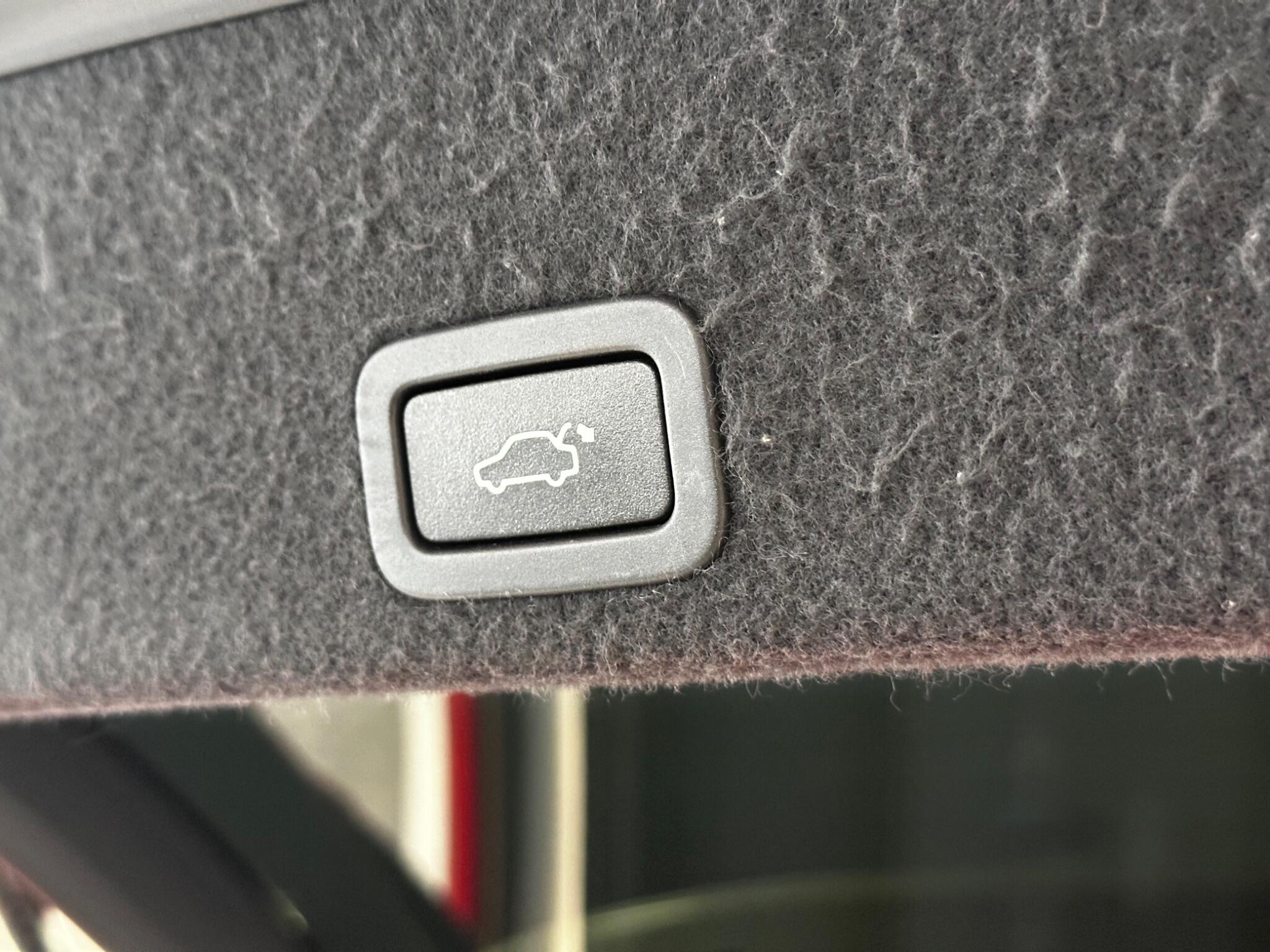 Volvo XC60 - Image 8