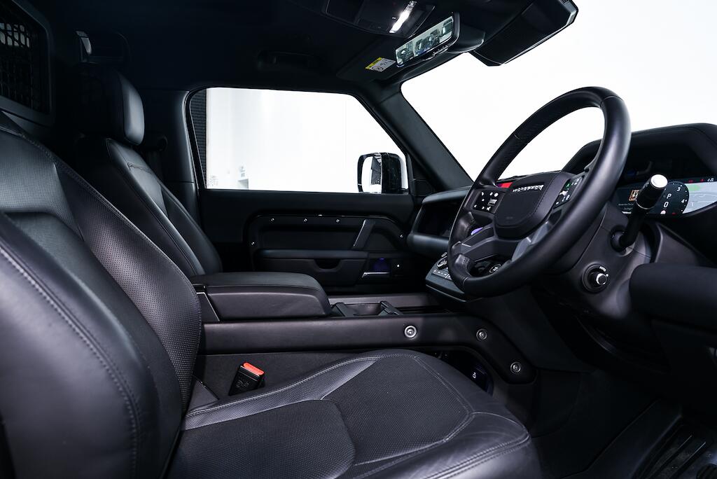 Land Rover Defender 90 - Image 14