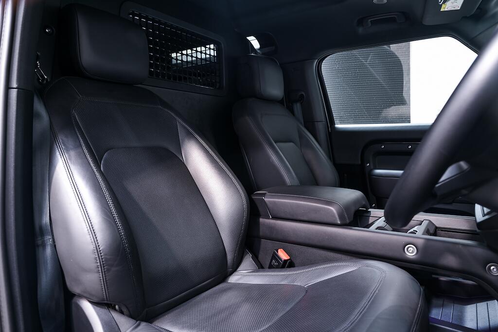 Land Rover Defender 90 - Image 15