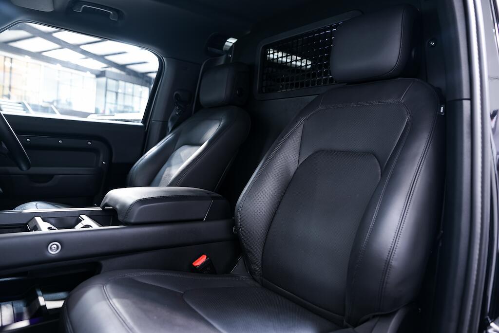 Land Rover Defender 90 - Image 17