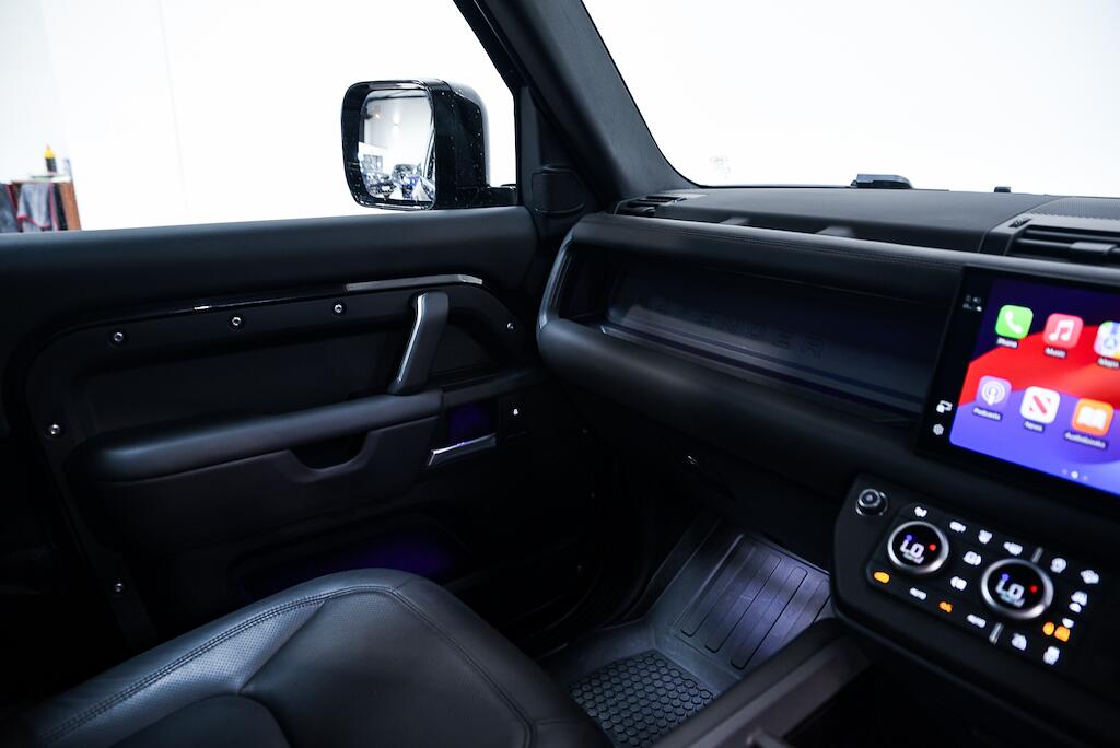 Land Rover Defender 90 - Image 18