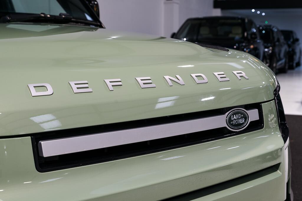 Land Rover Defender 90 - Image 10