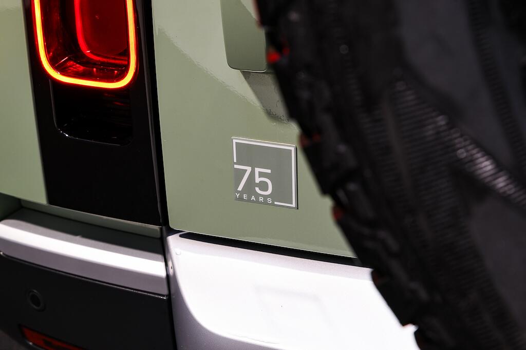 Land Rover Defender 90 - Image 12