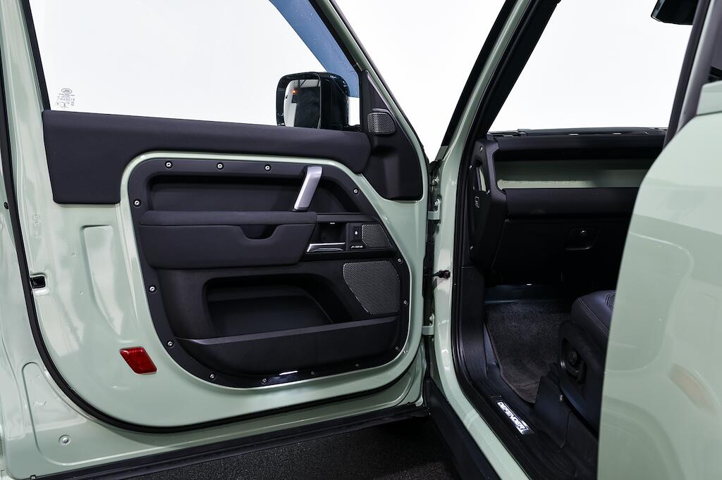 Land Rover Defender 90 - Image 15