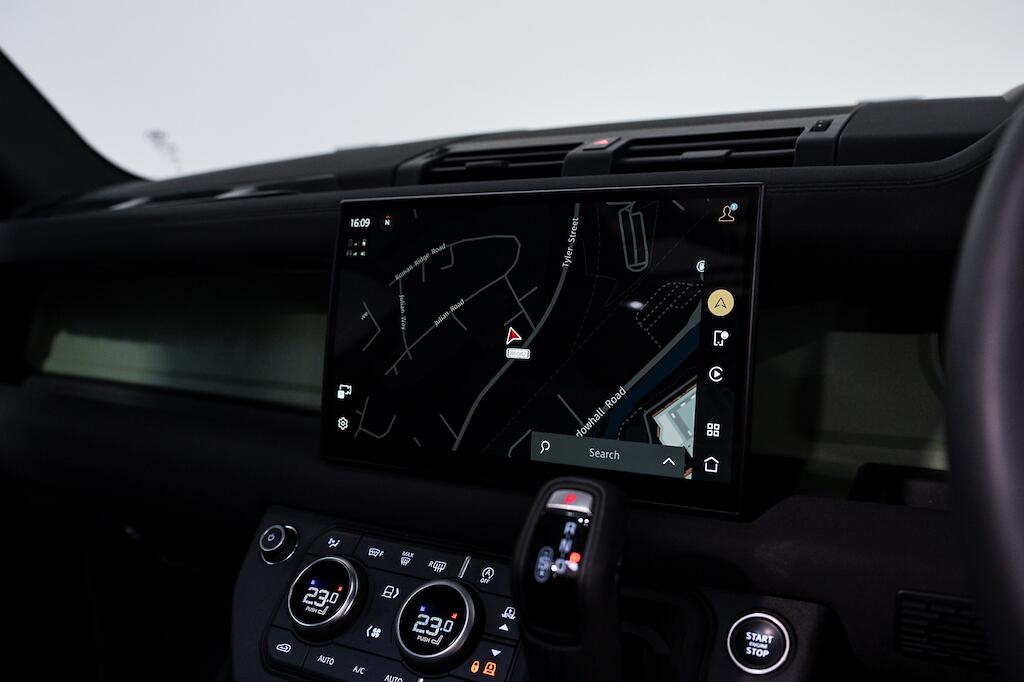 Land Rover Defender 90 - Image 19