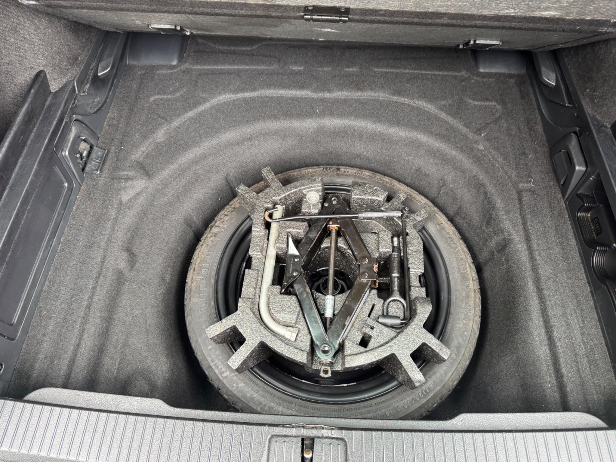 Volkswagen Passat - Image 14