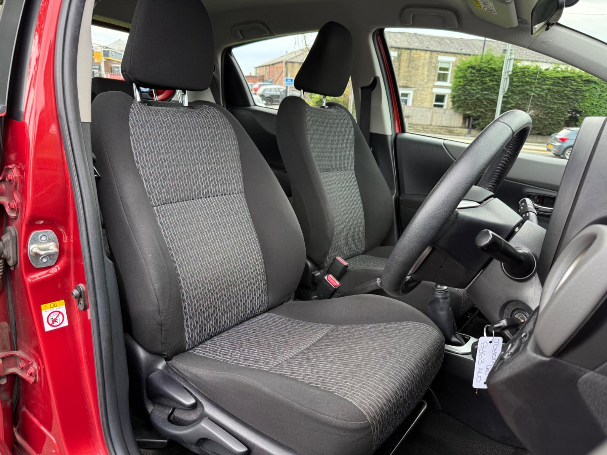 Toyota Yaris - Image 12