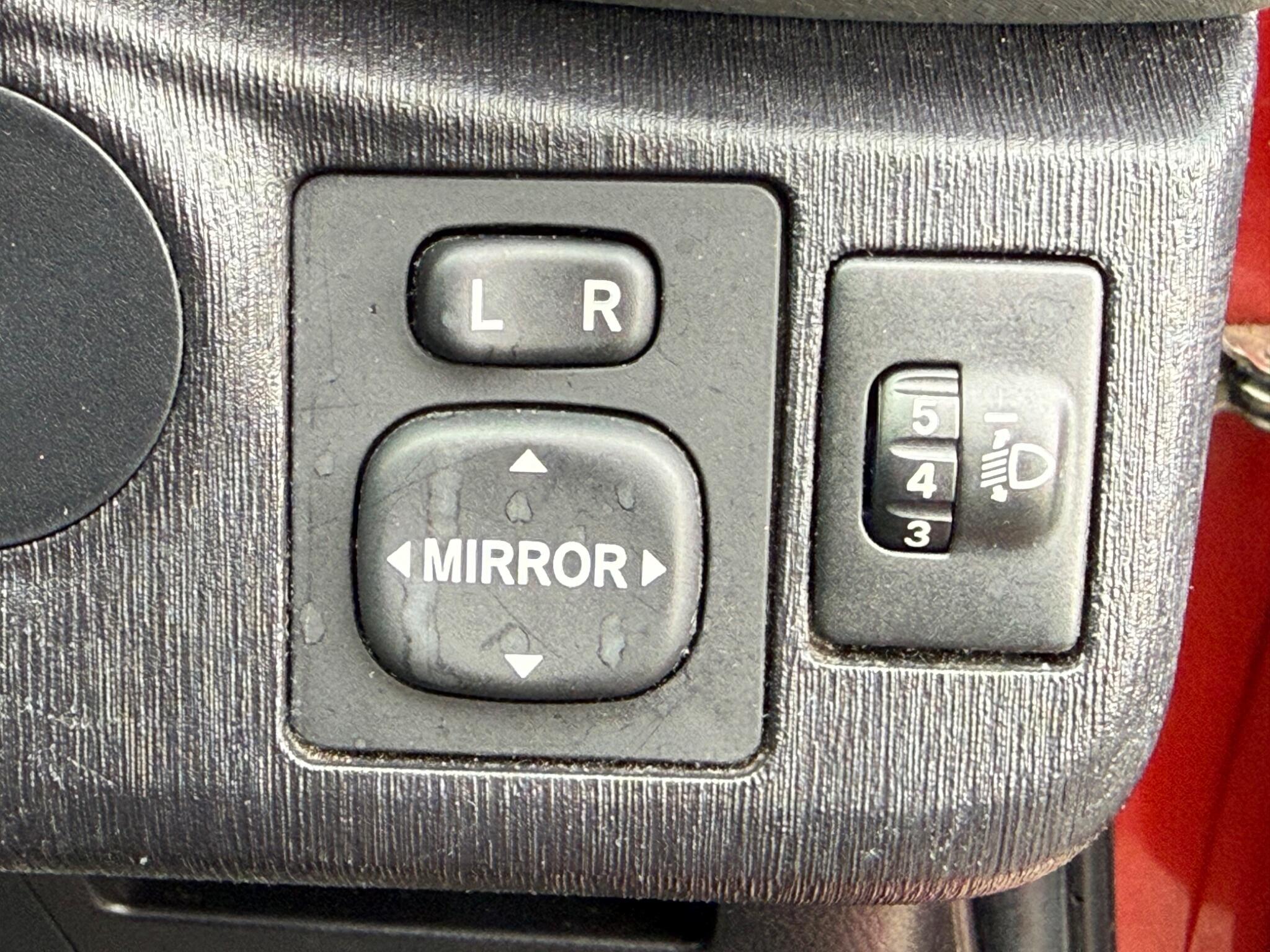 Toyota Yaris - Image 16