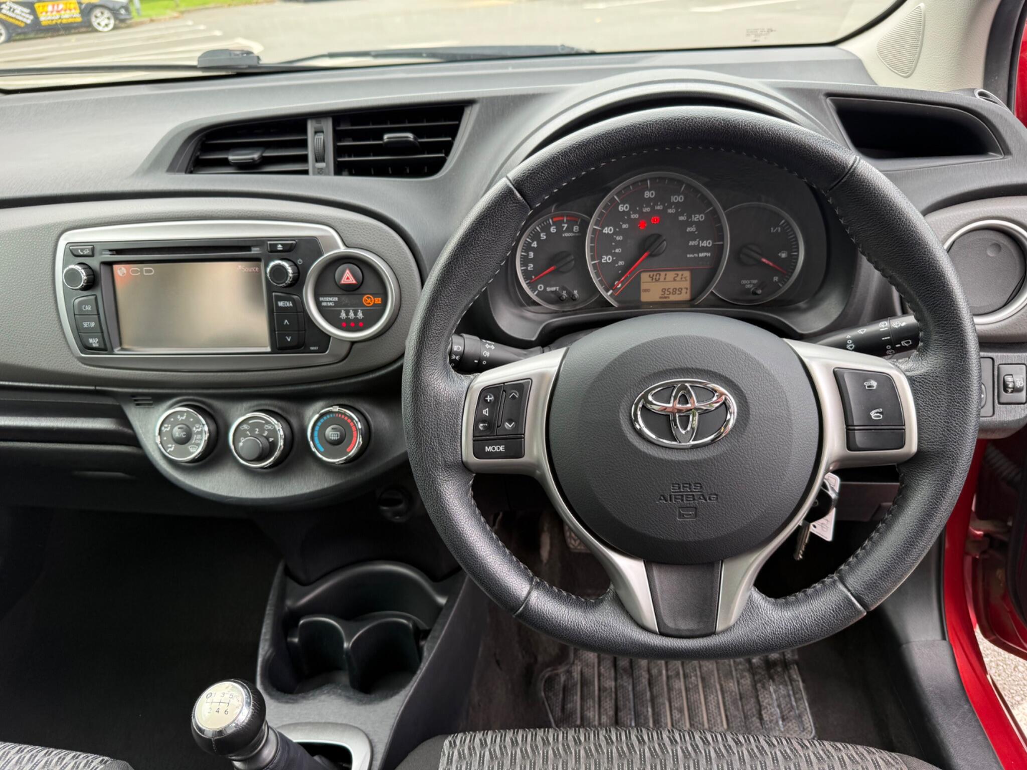 Toyota Yaris - Image 30
