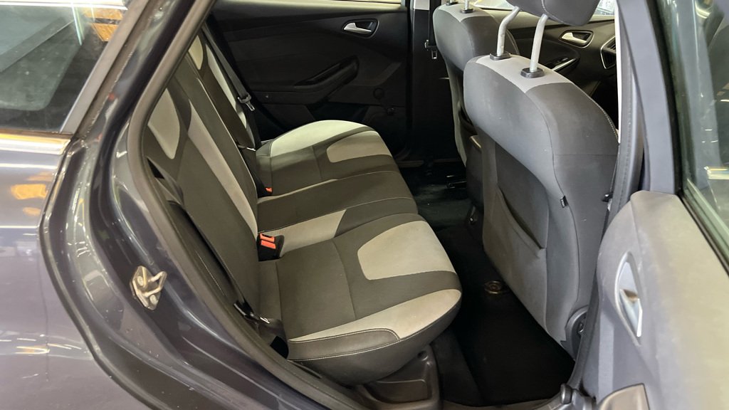 Ford Focus - Image 10