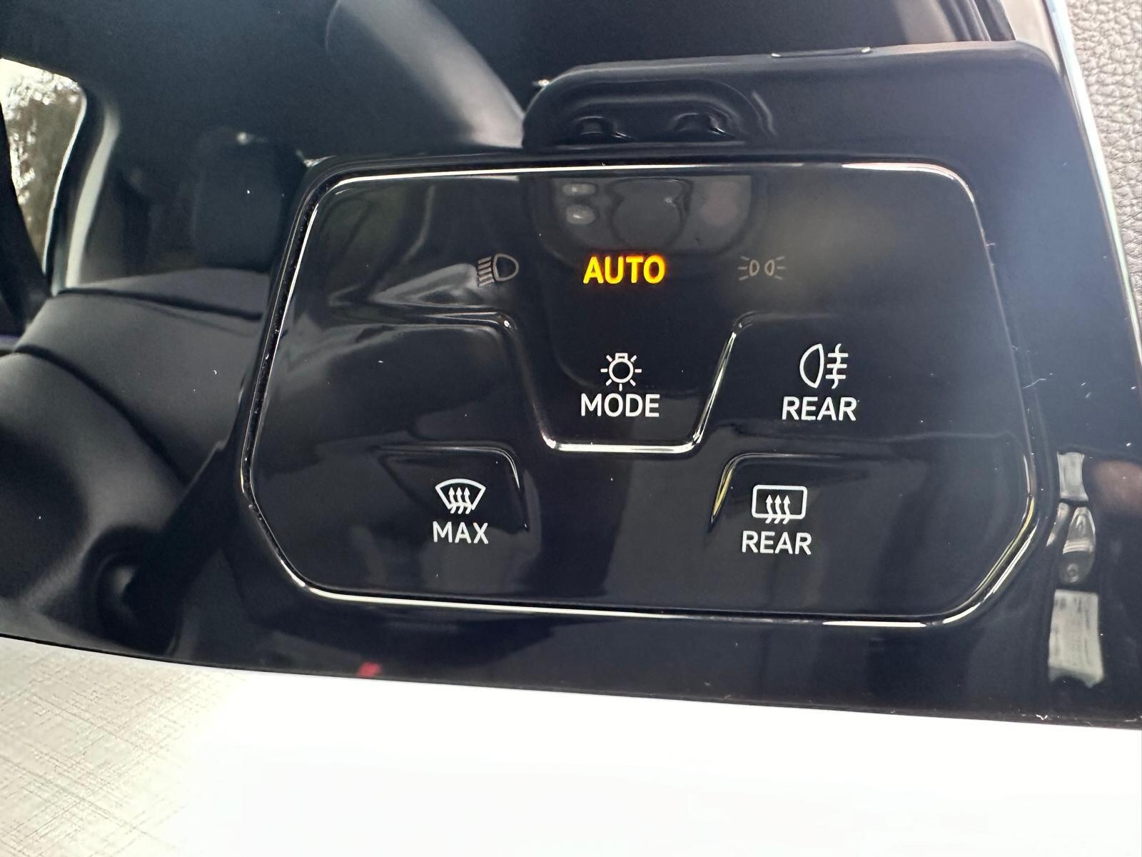 Volkswagen Golf - Image 22