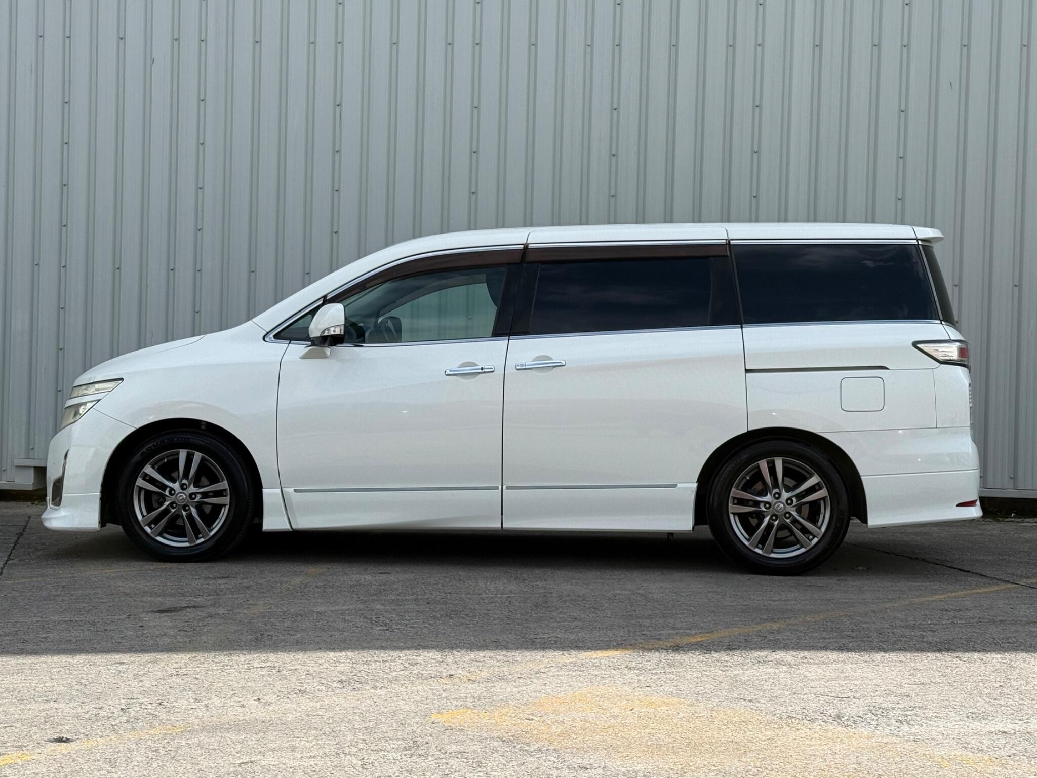 Nissan Elgrand - Image 10