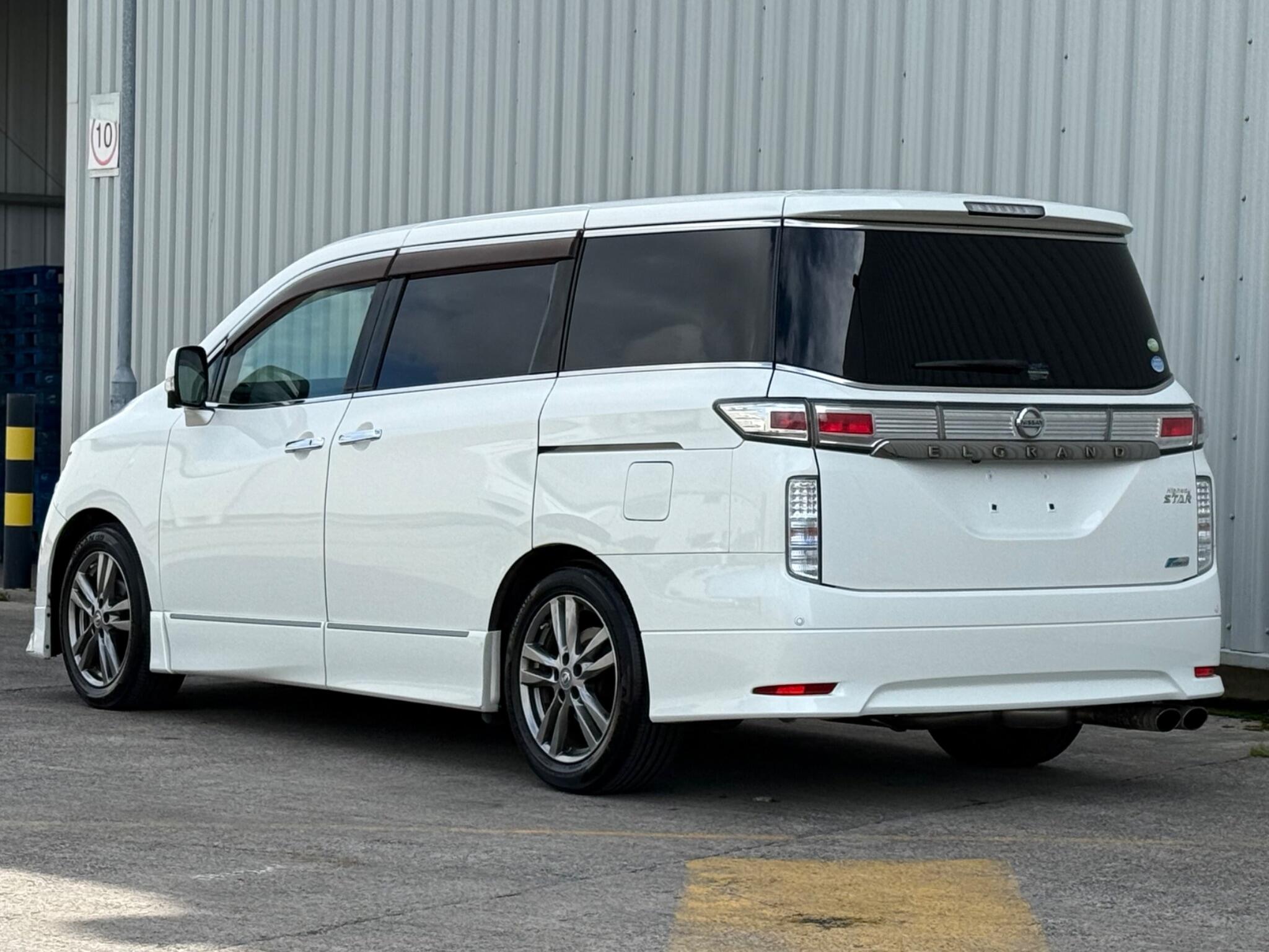 Nissan Elgrand - Image 12