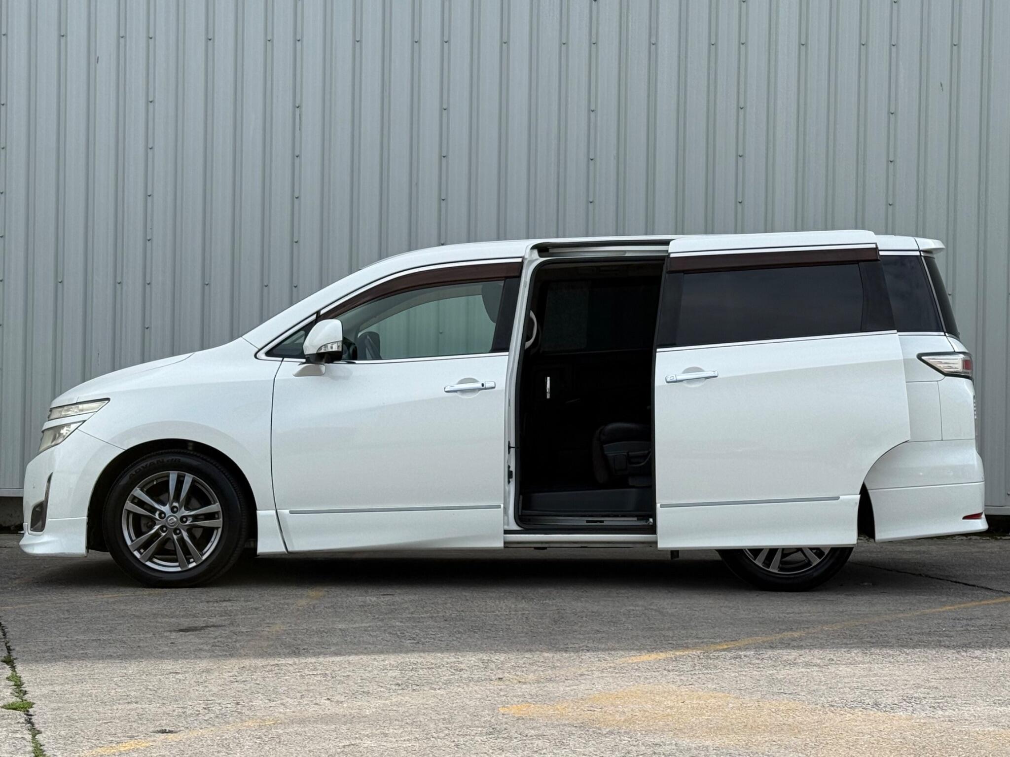 Nissan Elgrand - Image 11