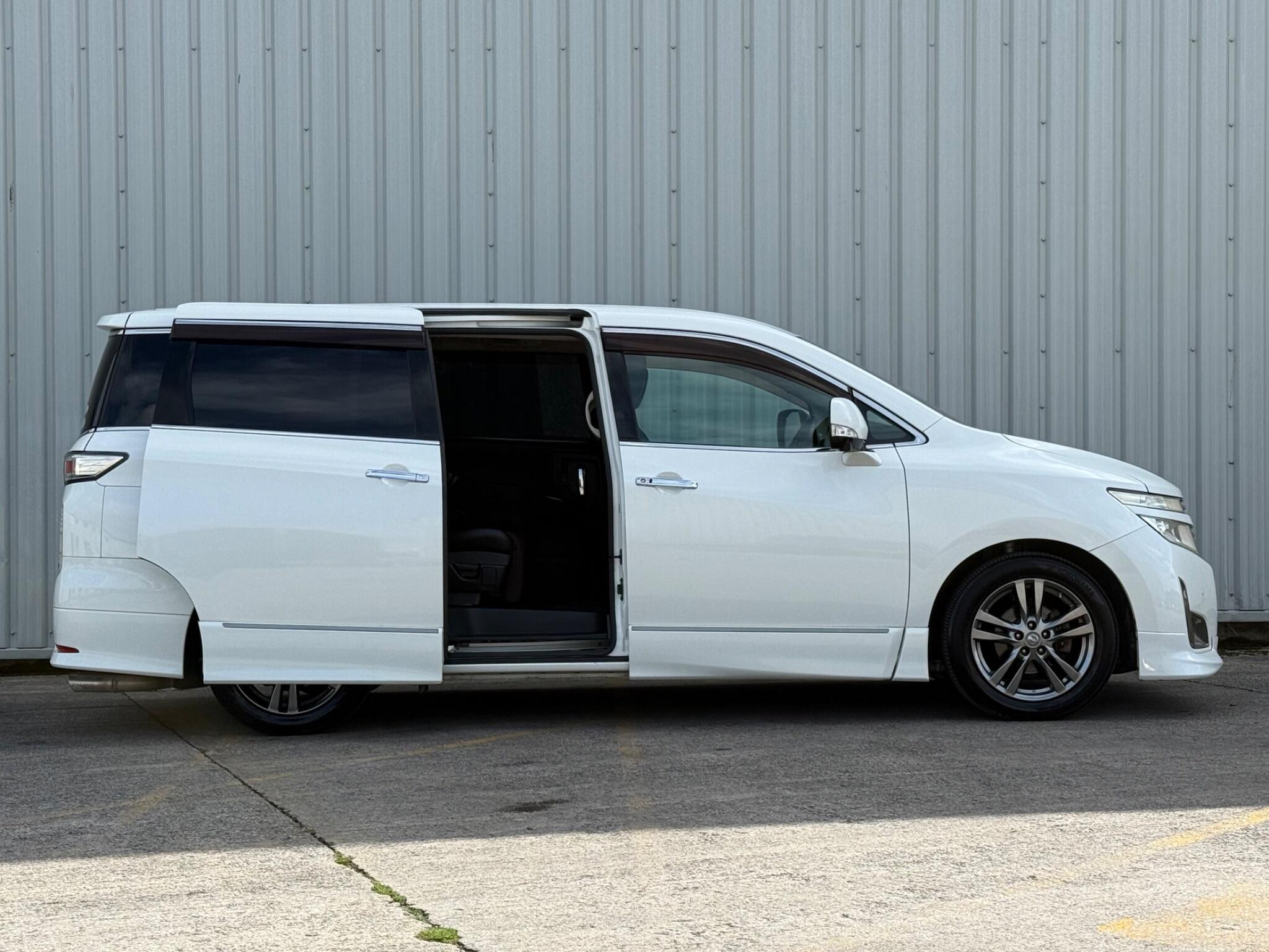 Nissan Elgrand - Image 16
