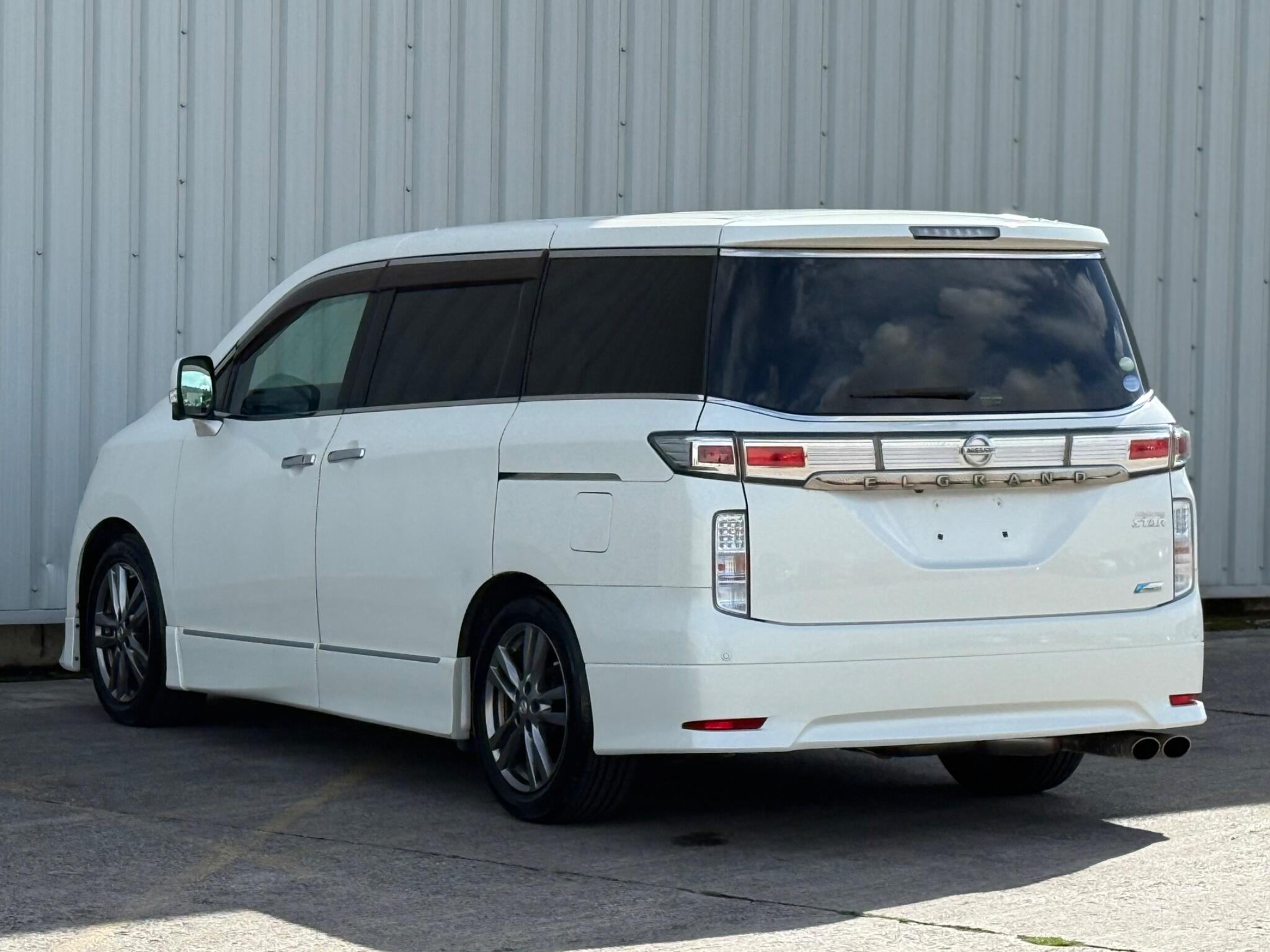 Nissan Elgrand - Image 19