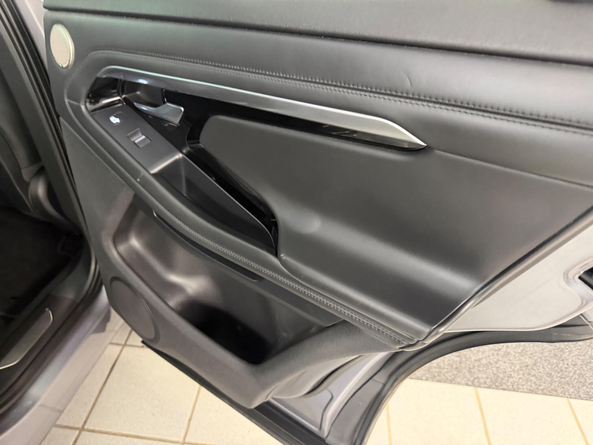 Land Rover Range Rover Evoque - Image 18