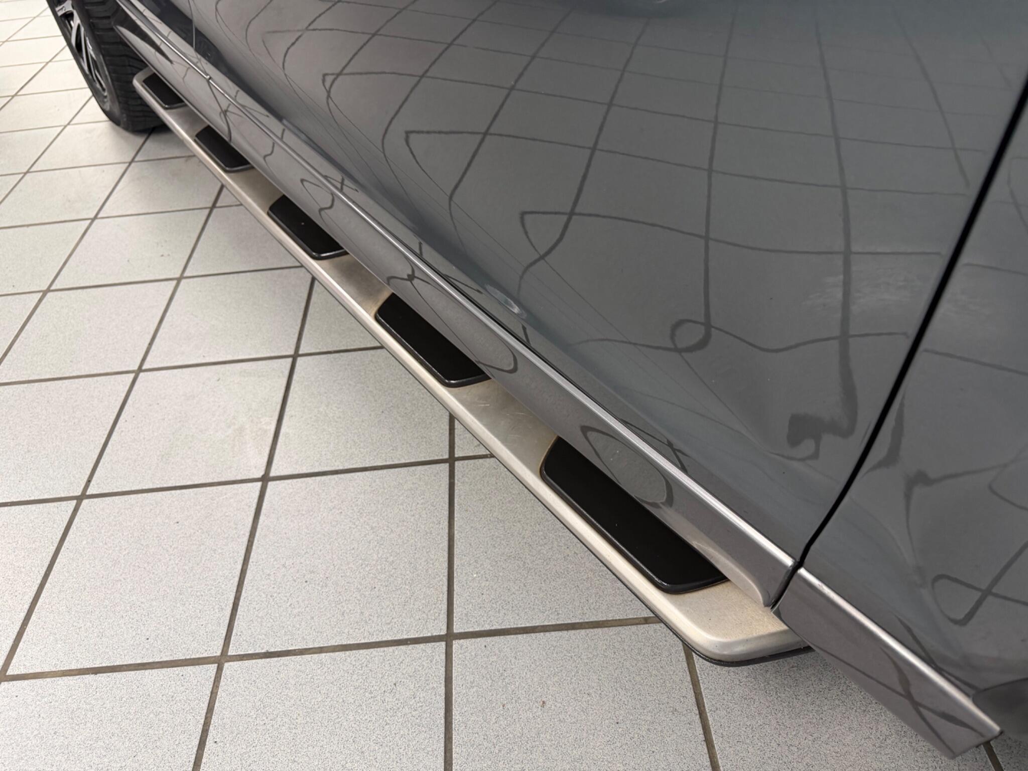 Audi Q7 - Image 11