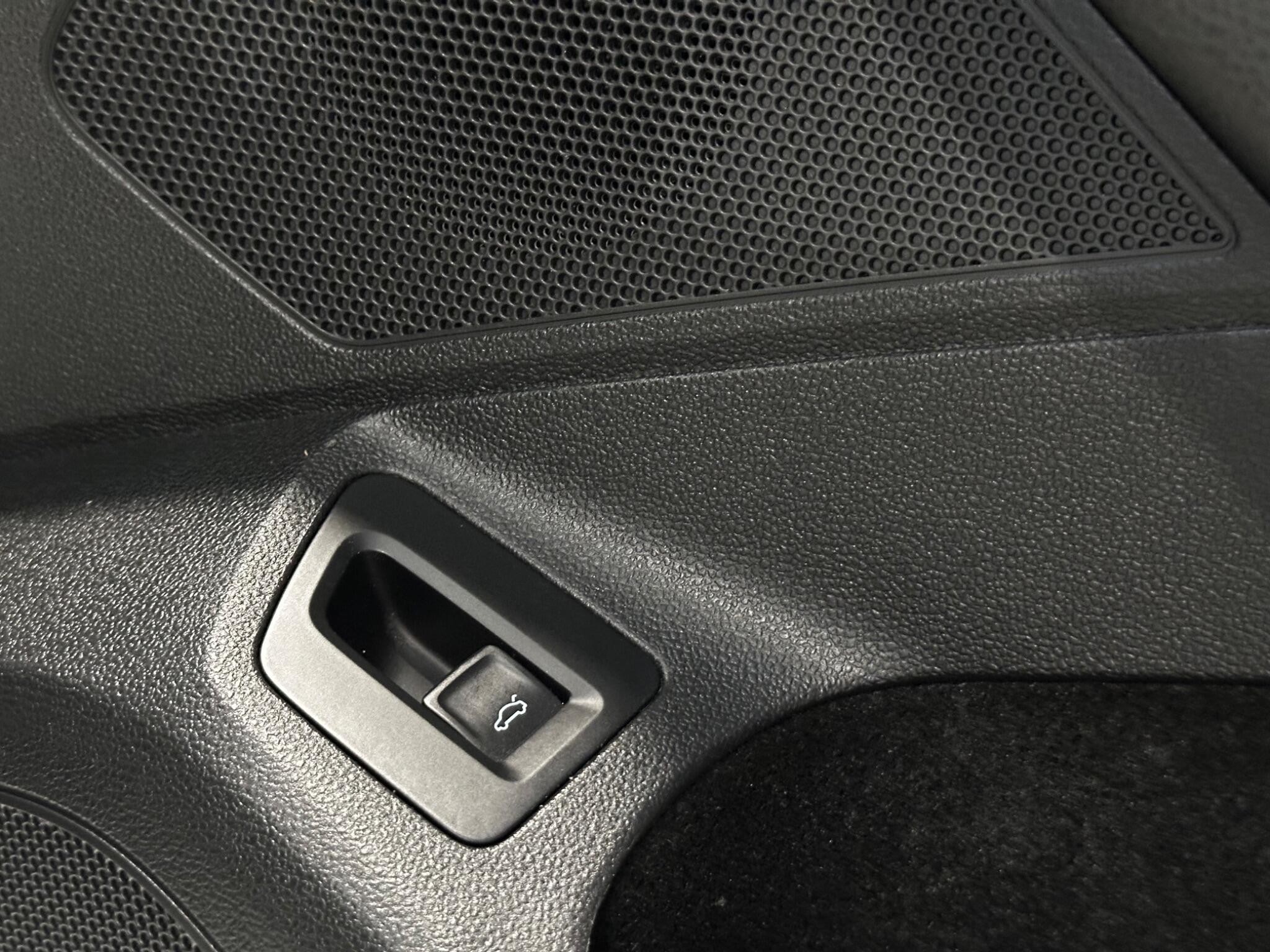 Volkswagen Passat - Image 12