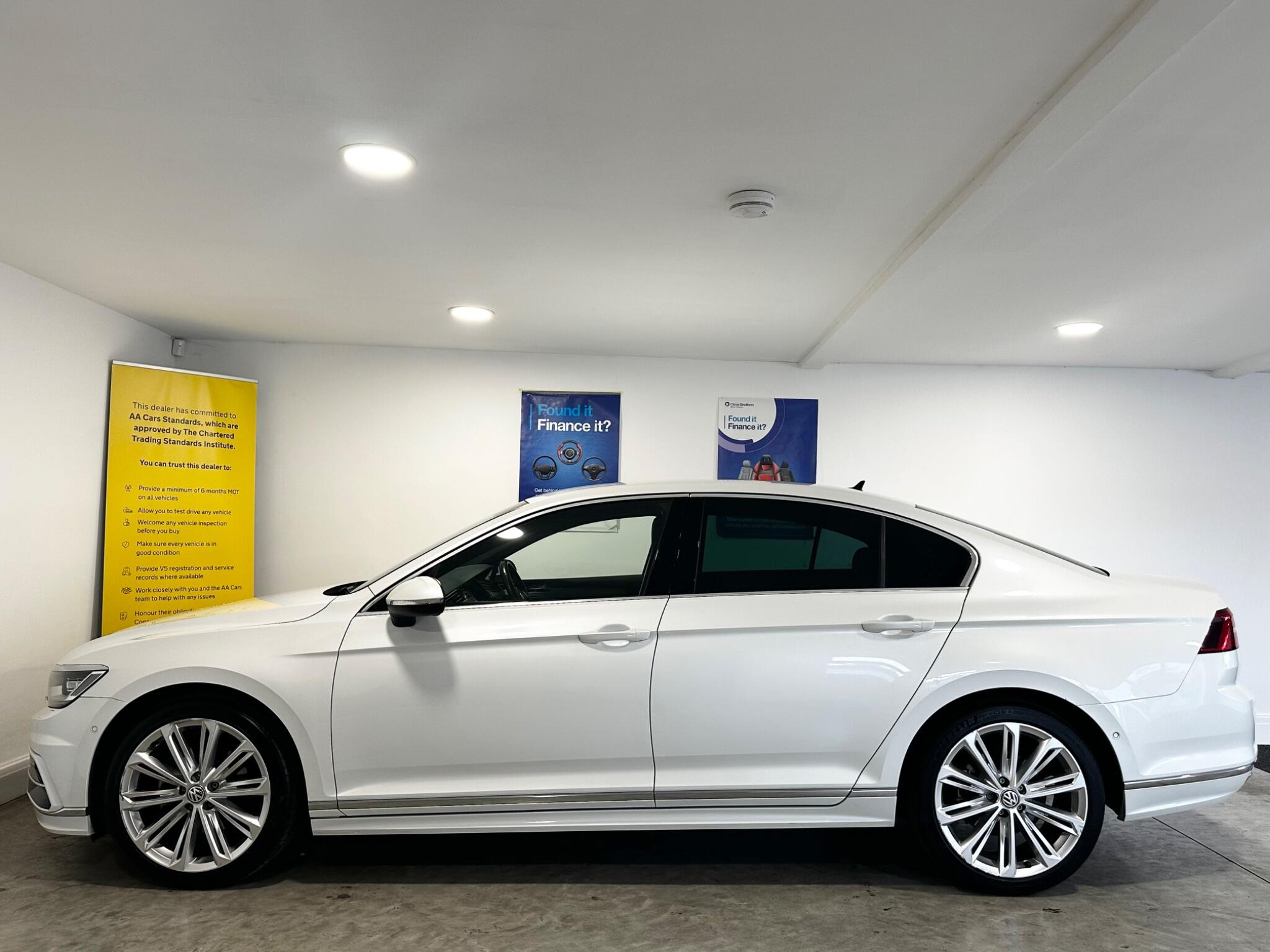 Volkswagen Passat - Image 9