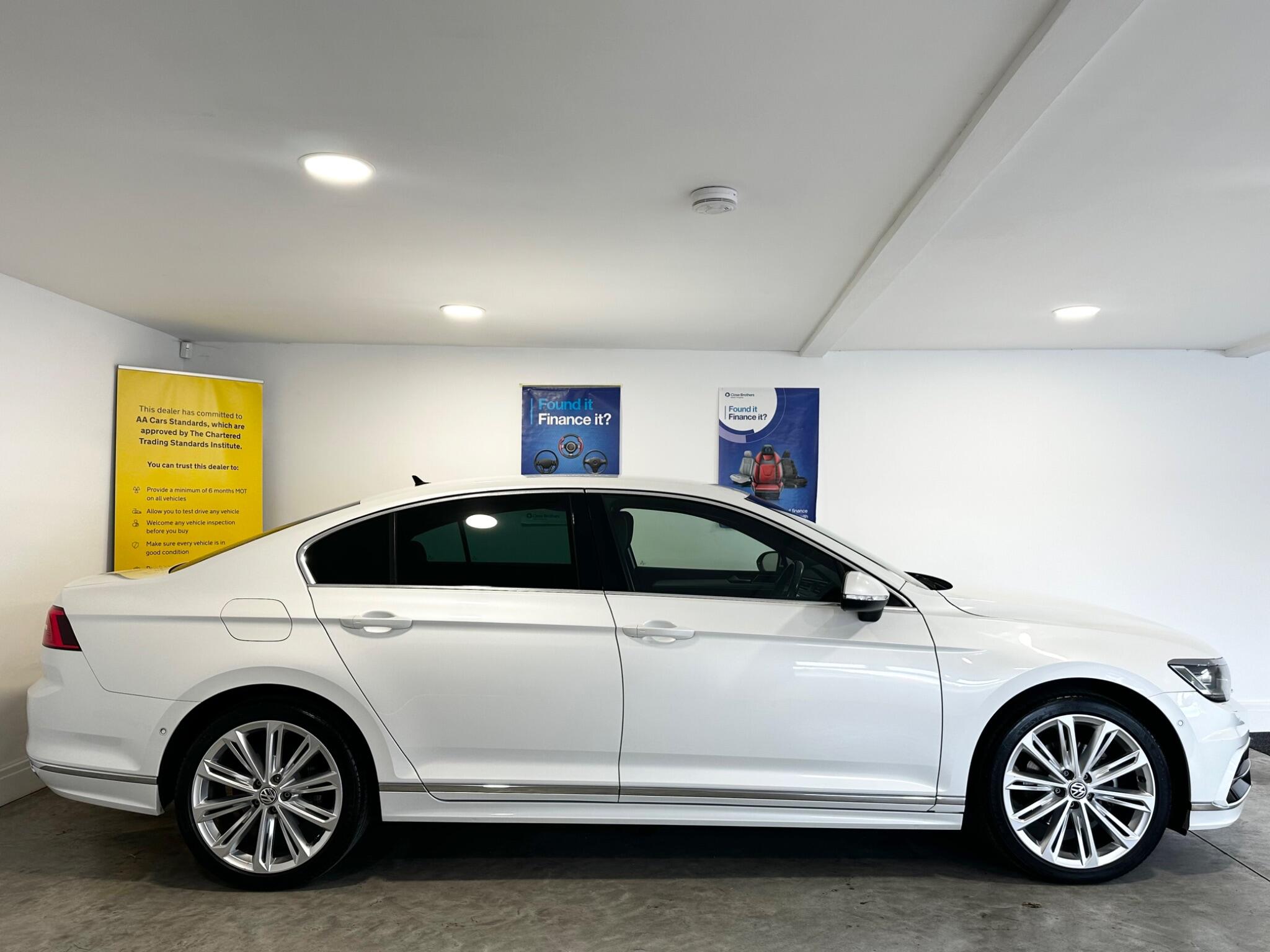 Volkswagen Passat - Image 7