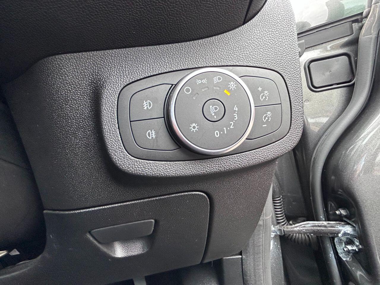 Ford Fiesta - Image 19