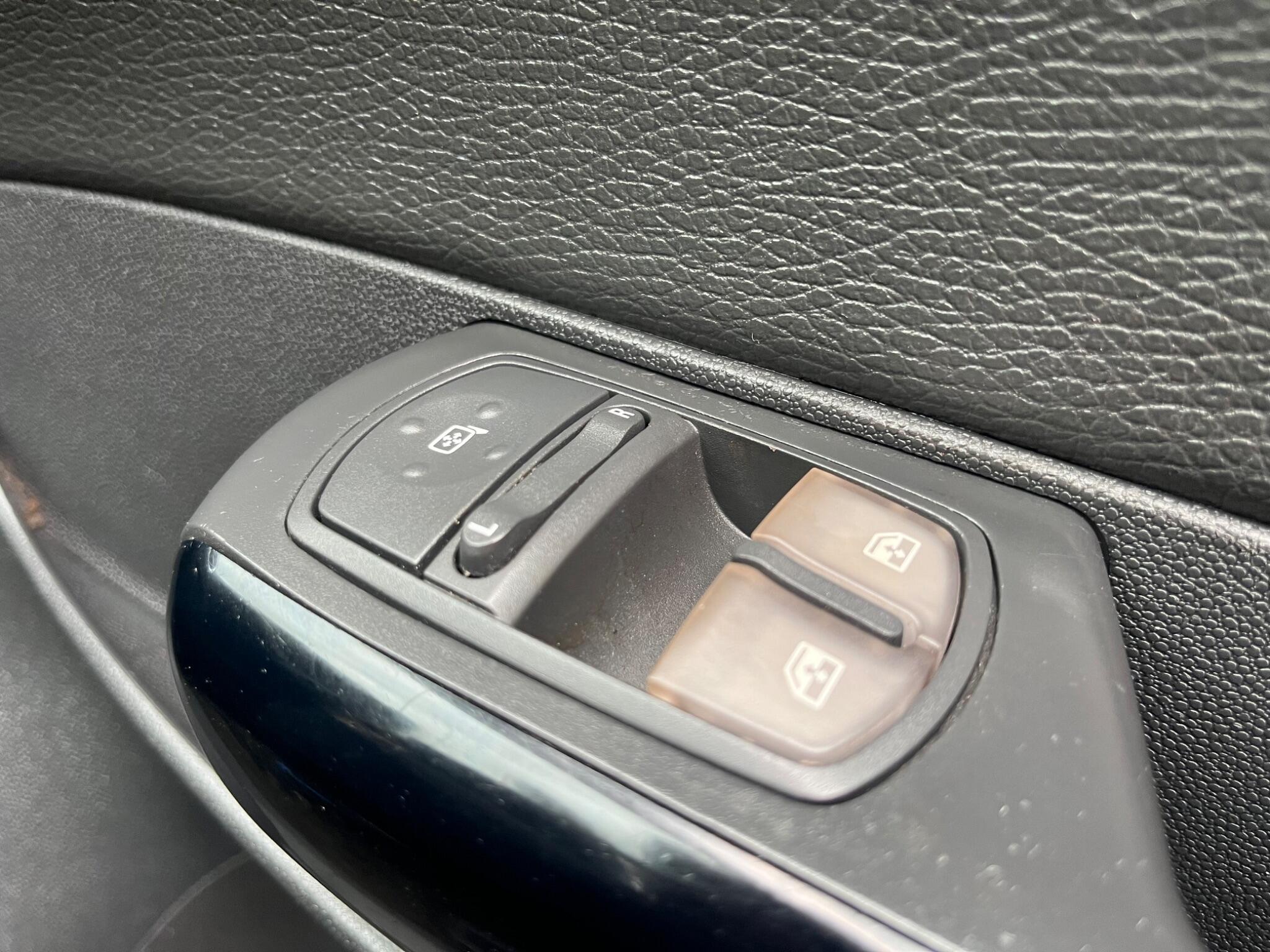 Vauxhall Corsa - Image 27