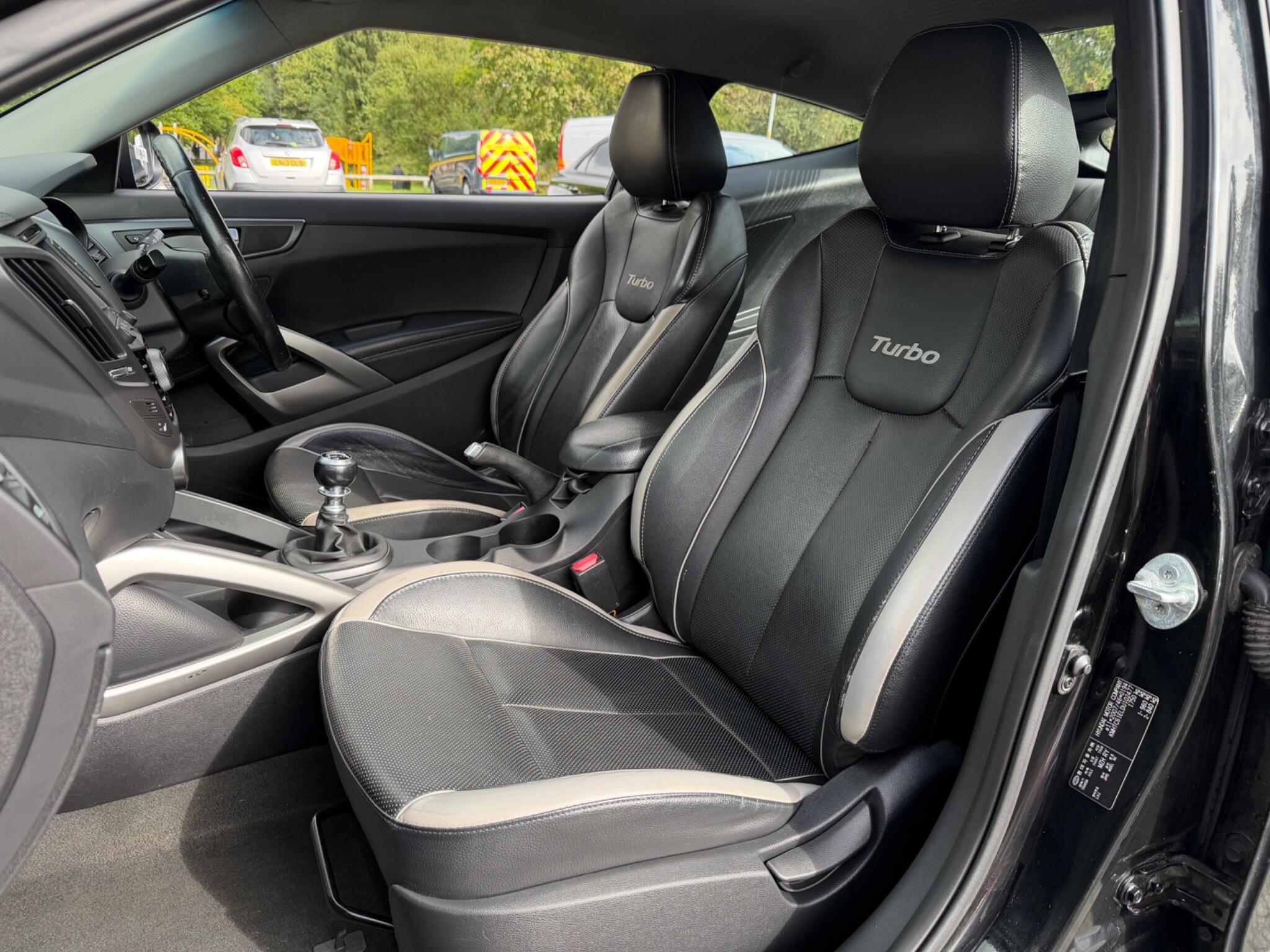 Hyundai Veloster - Image 10