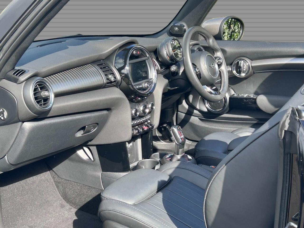 MINI Convertible - Image 14