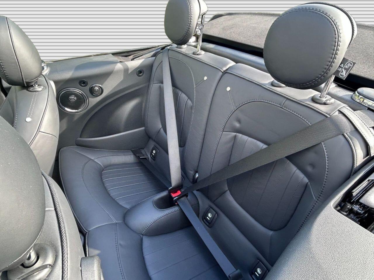 MINI Convertible - Image 16