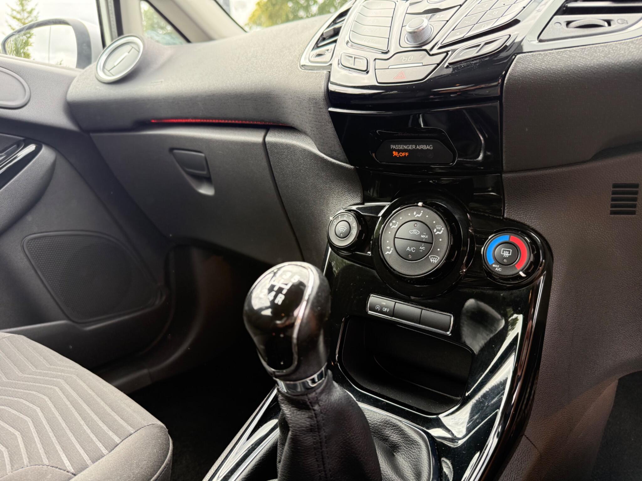 Ford Fiesta - Image 11