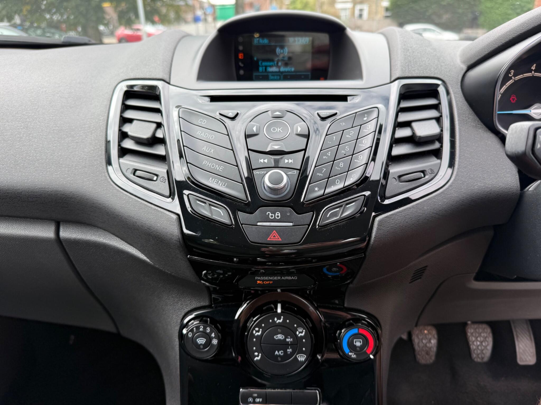 Ford Fiesta - Image 17