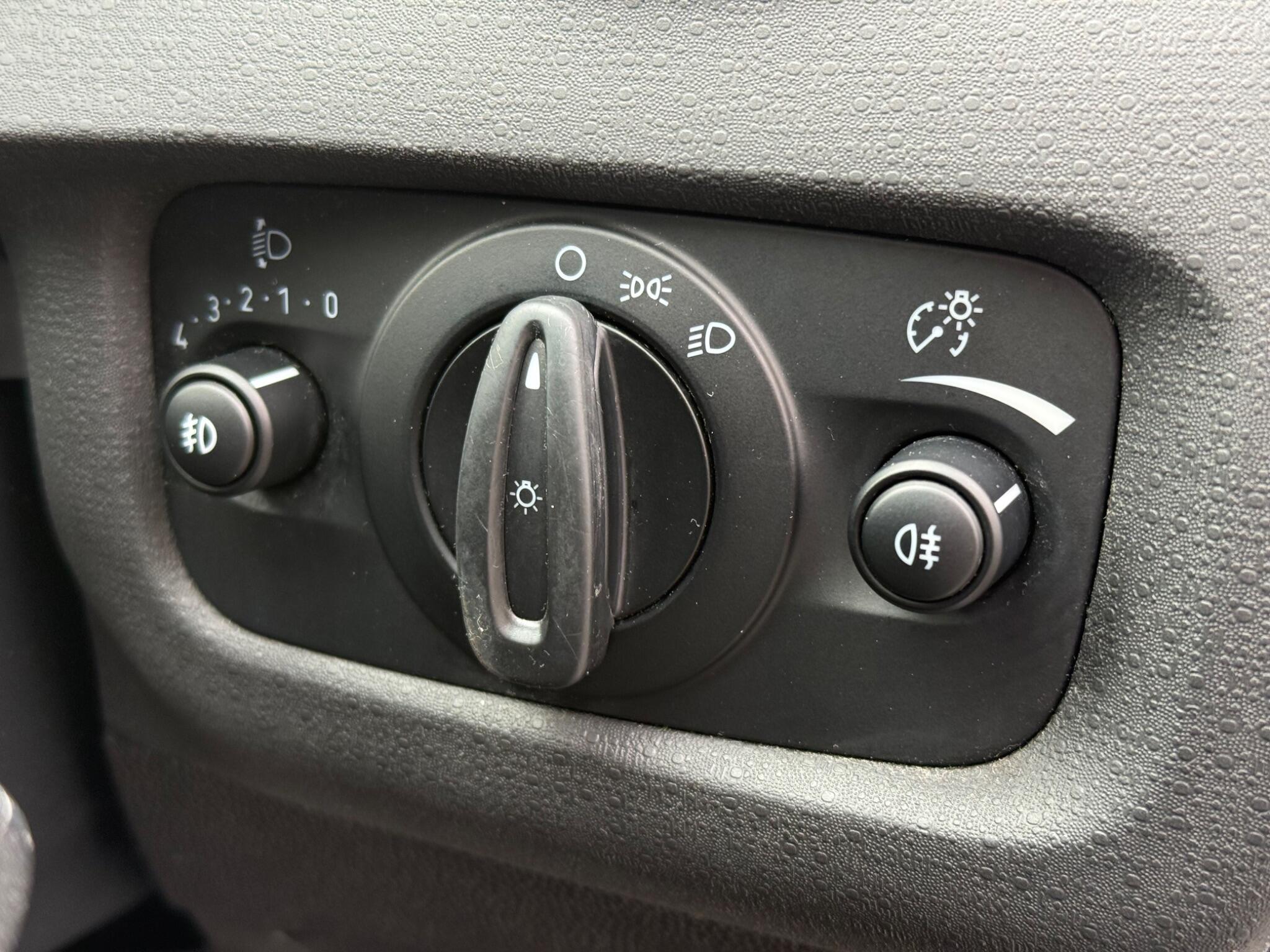 Ford Fiesta - Image 19