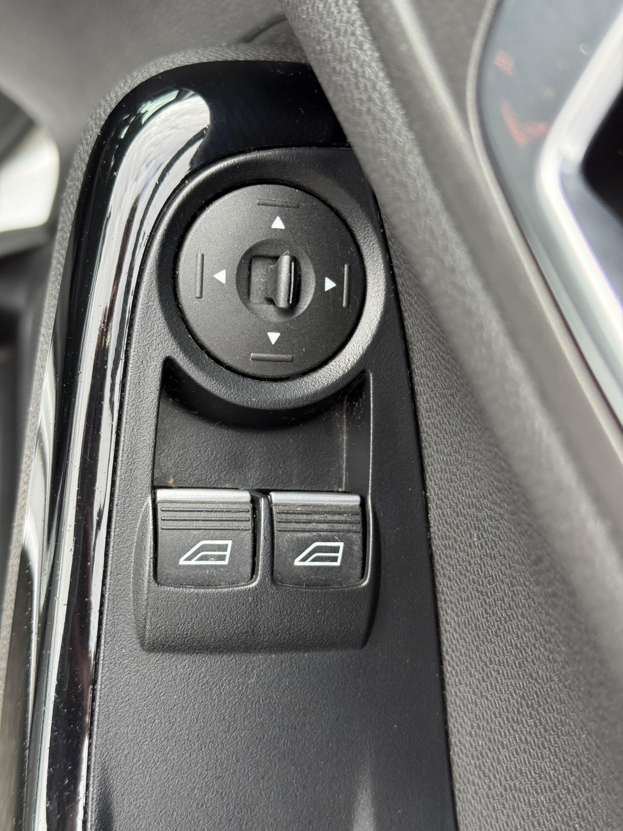 Ford Fiesta - Image 20