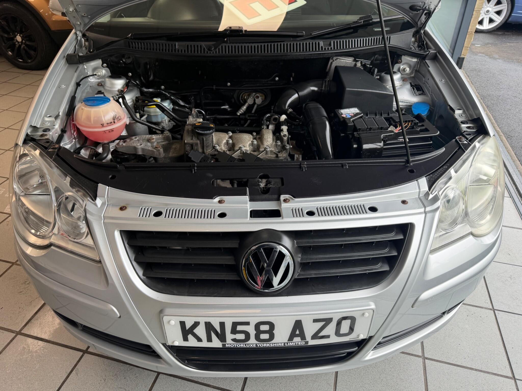 Volkswagen Polo - Image 8