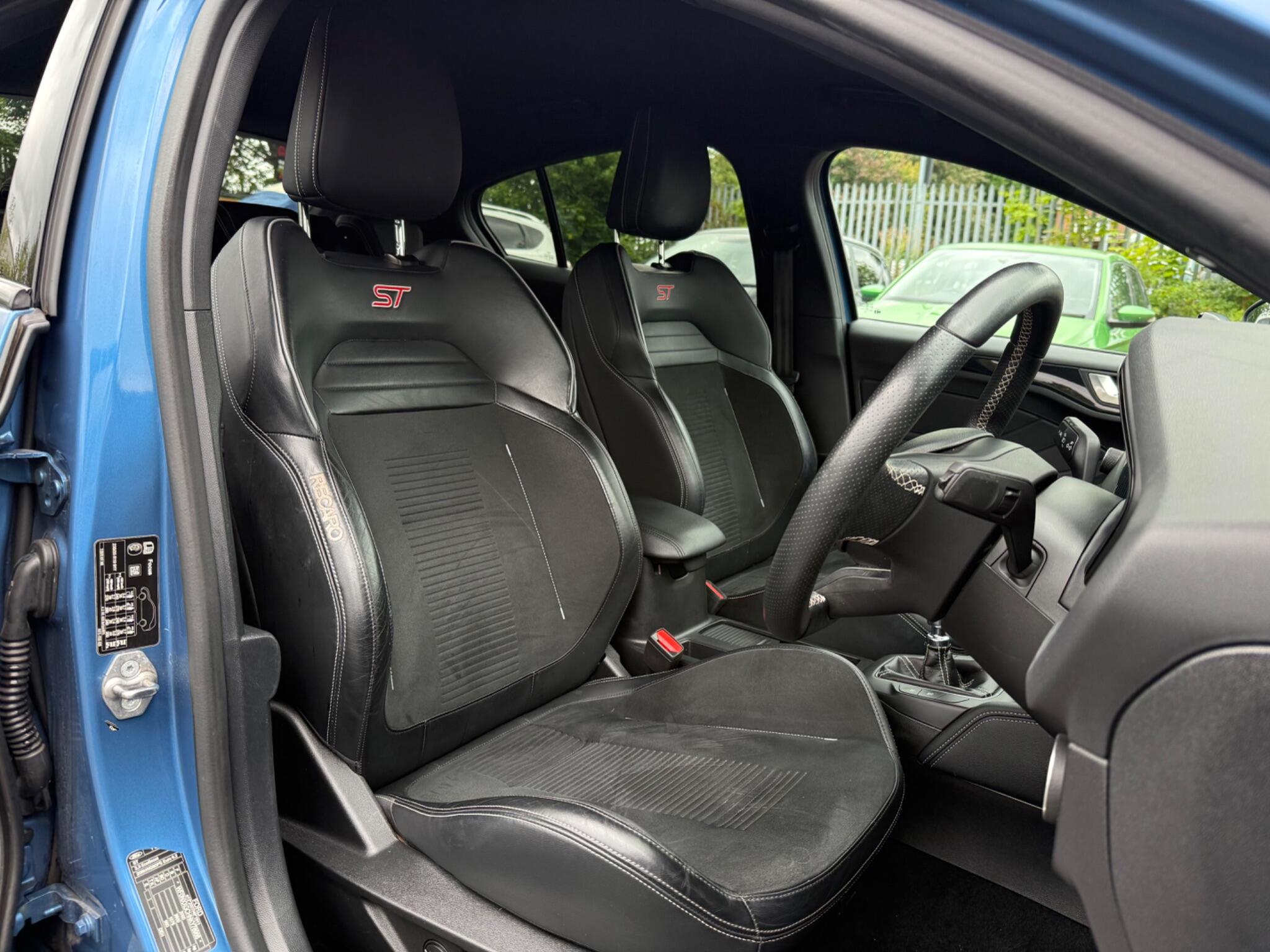 Ford Focus - Image 12