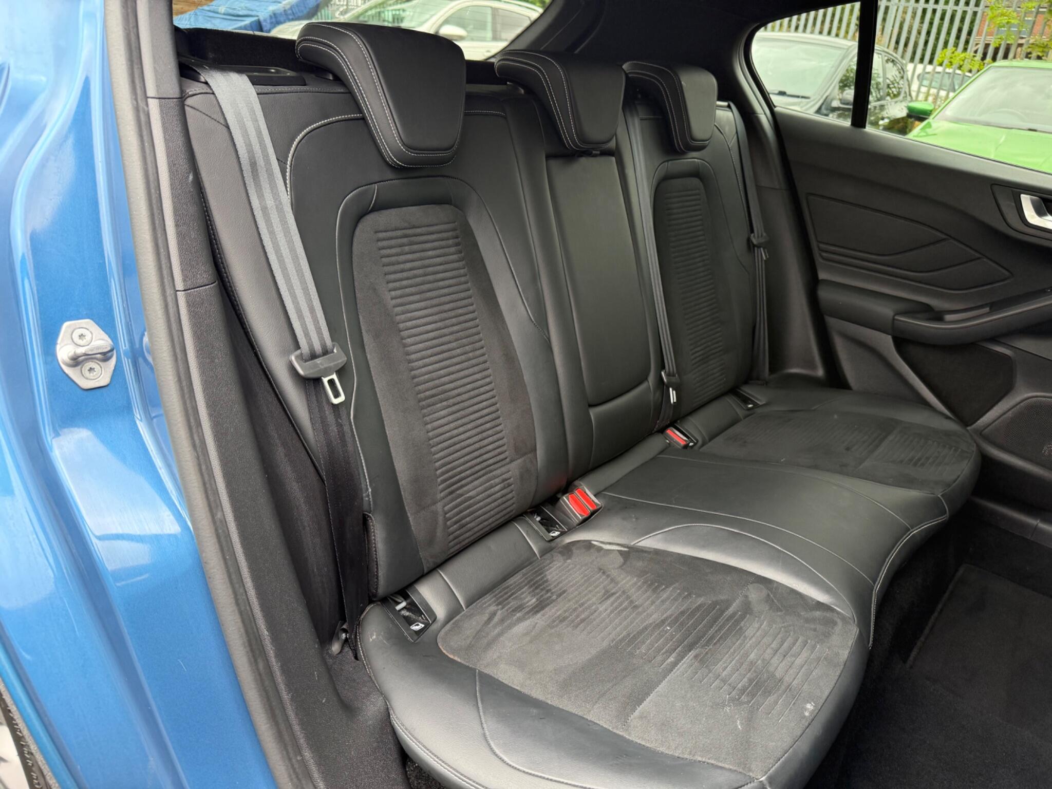Ford Focus - Image 13