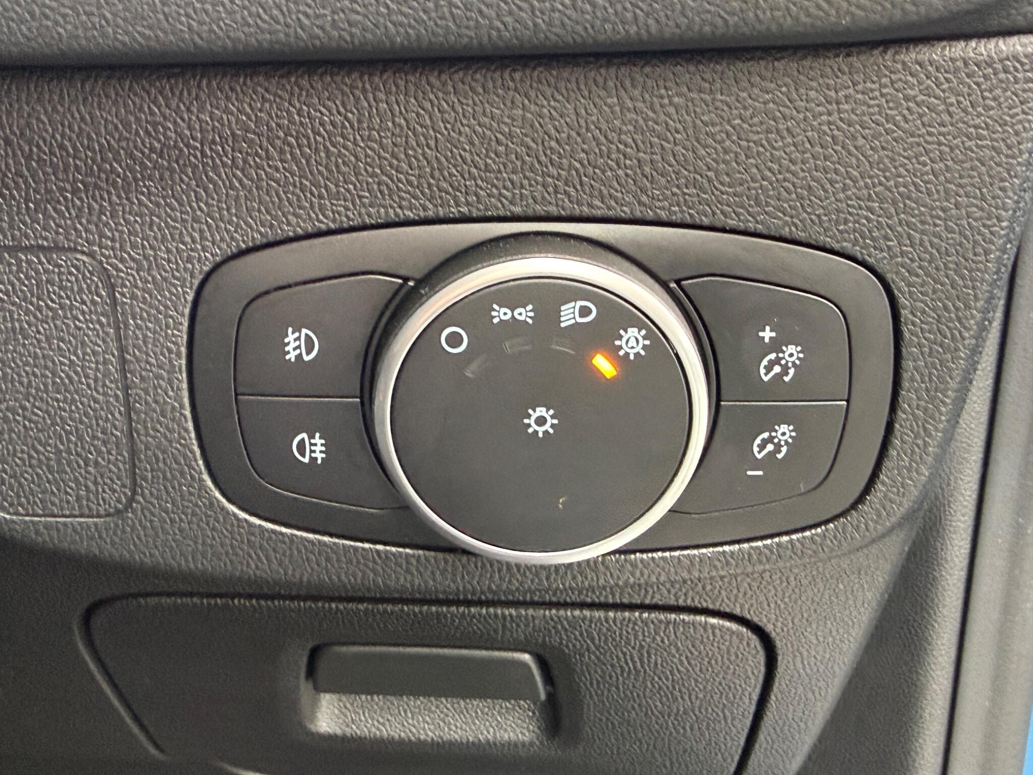Ford Focus - Image 17
