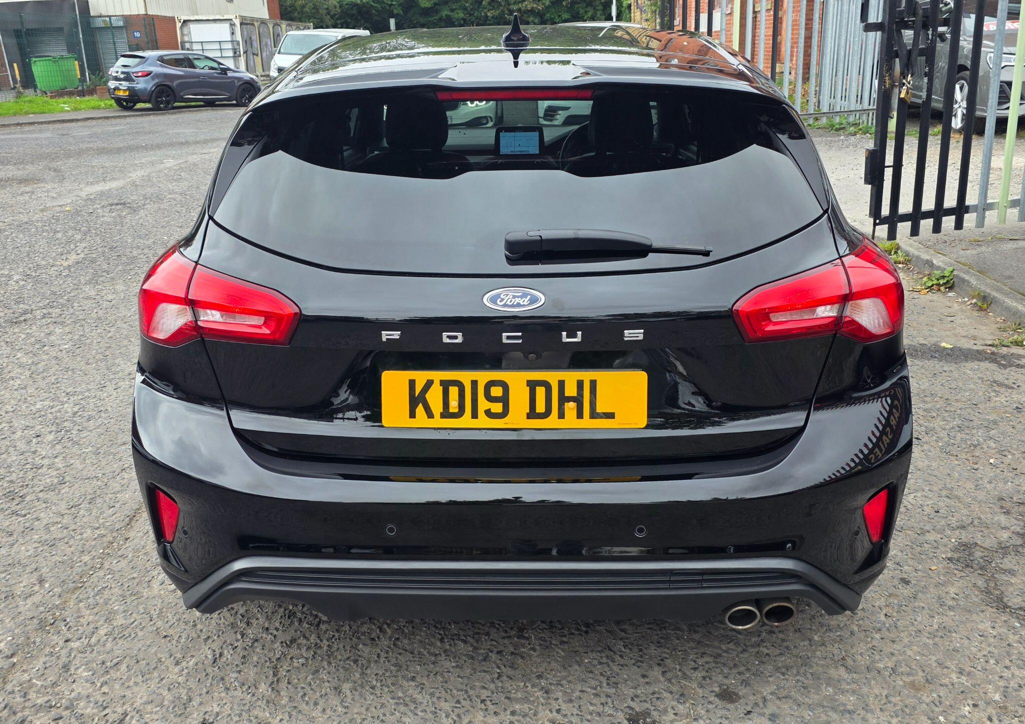 Ford Focus - Image 10