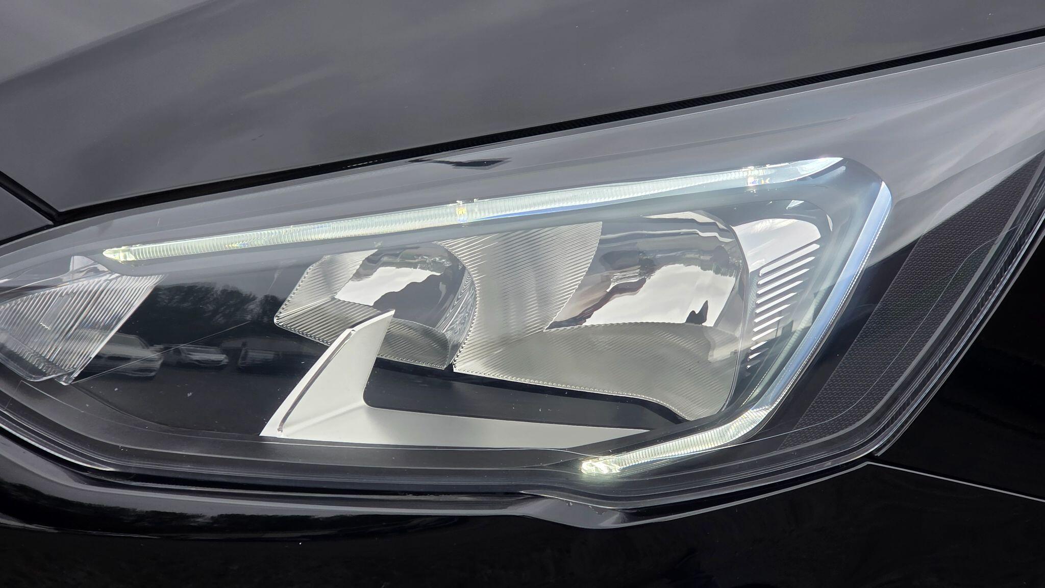 Ford Focus - Image 19