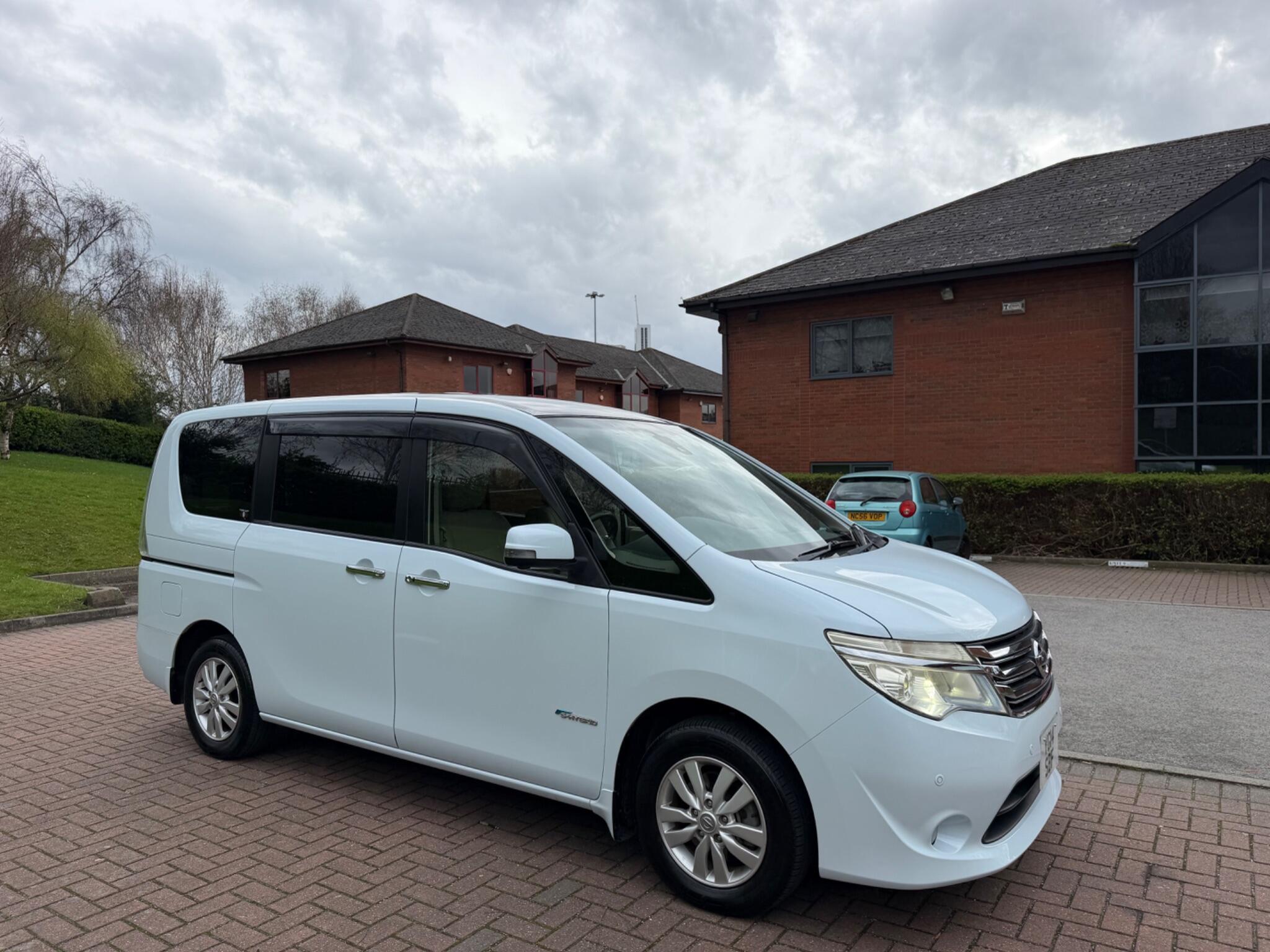 Nissan Serena - Image 5