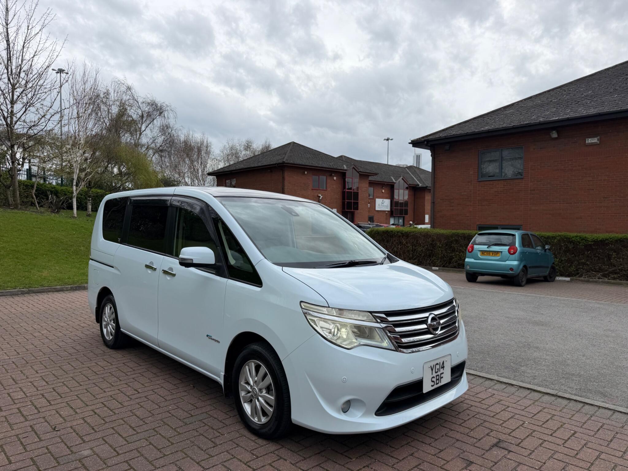 Nissan Serena - Image 7
