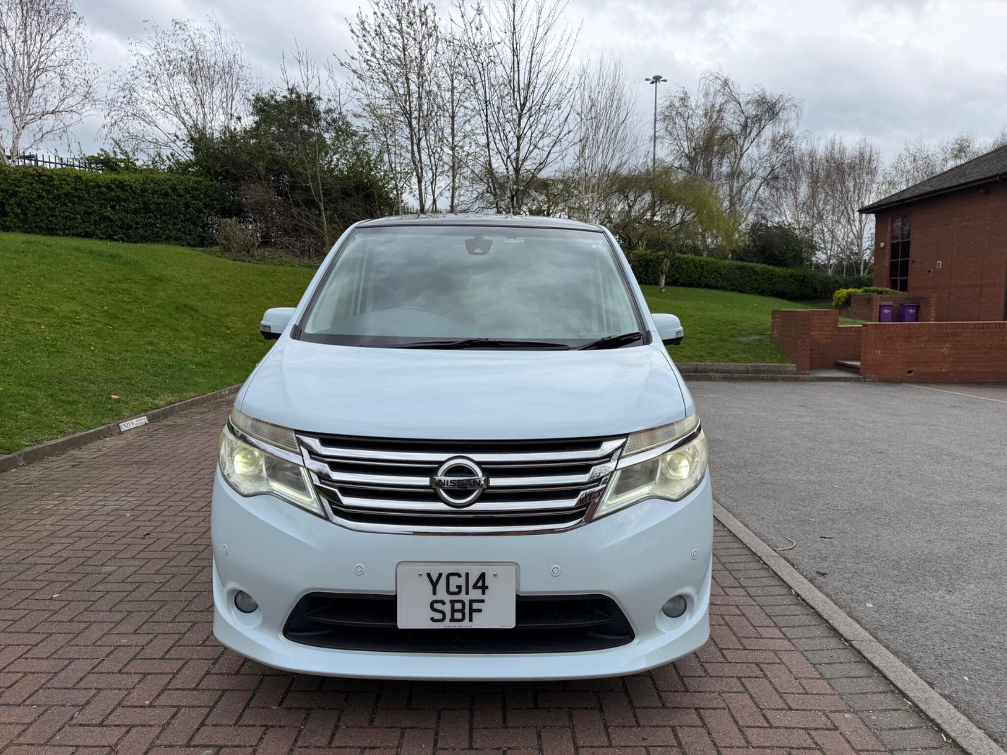 Nissan Serena - Image 9