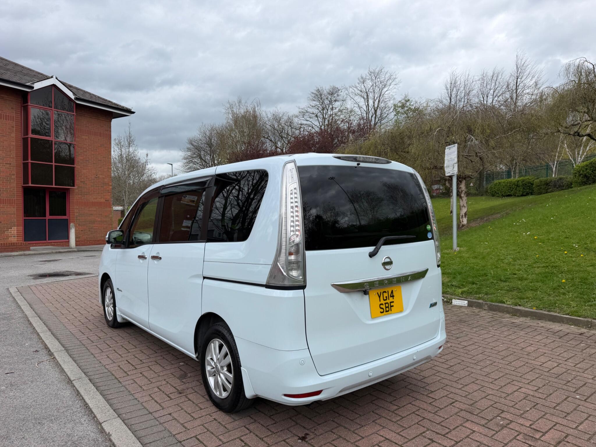 Nissan Serena - Image 10