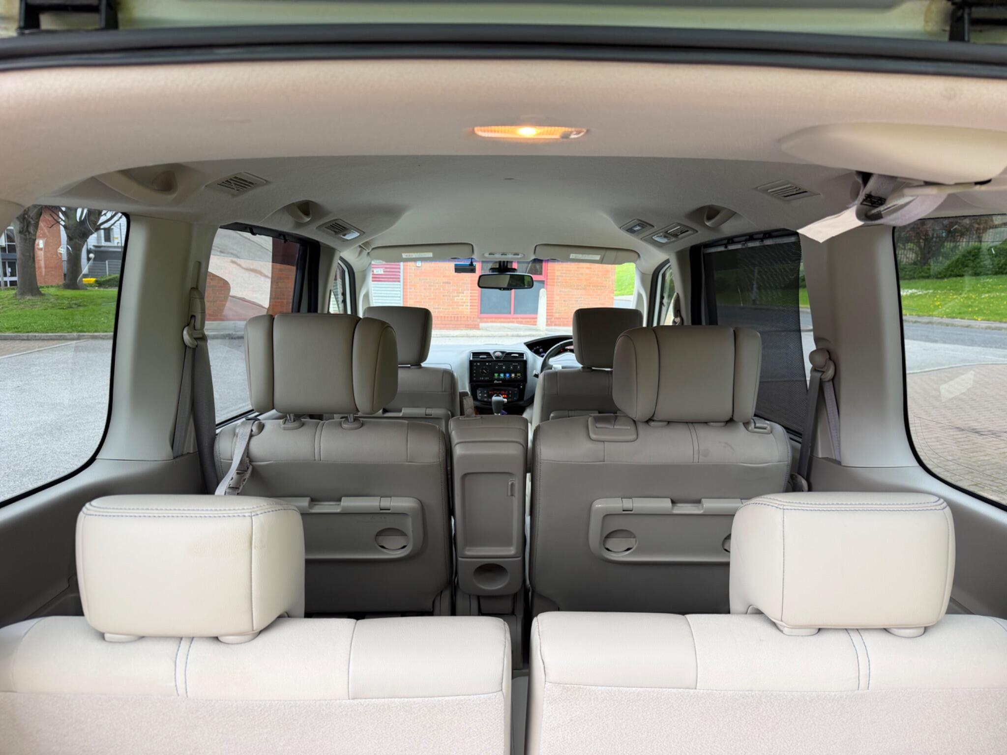 Nissan Serena - Image 18