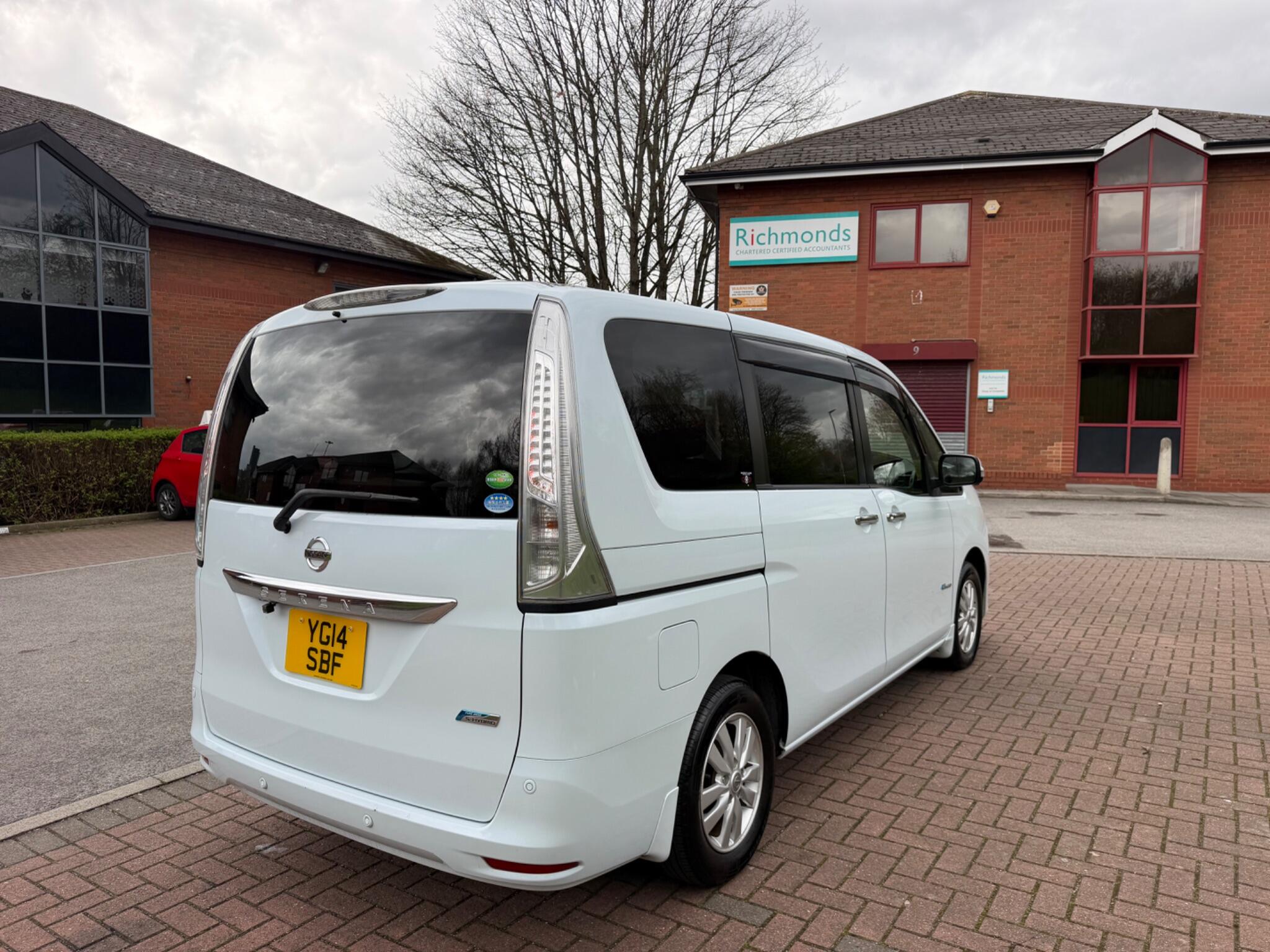 Nissan Serena - Image 19