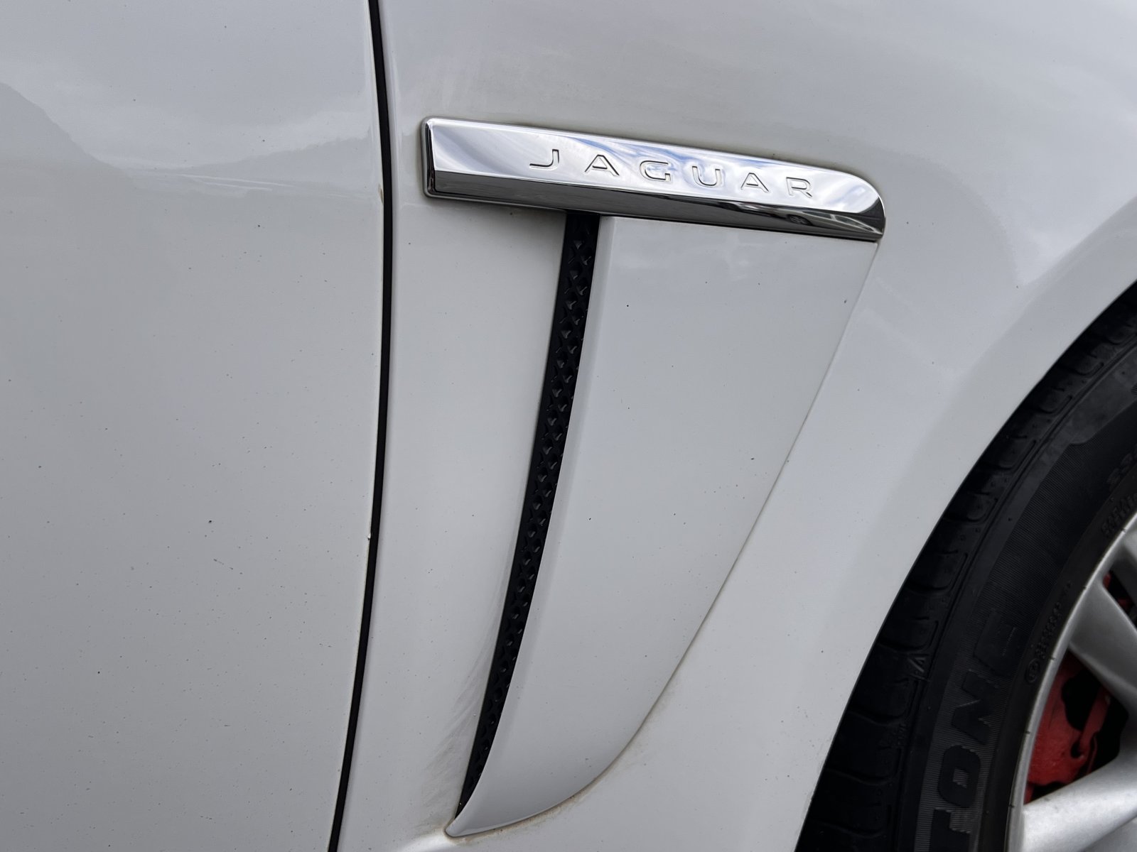 Jaguar XF - Image 11